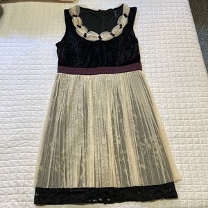 Ryu Brand Boutique style velvet and lace dress. Size Small.